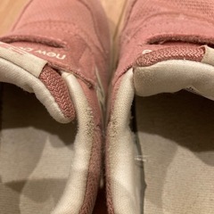 ニューバランス16㎝ピンクの画像