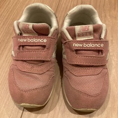 ニューバランス16㎝ピンクの画像