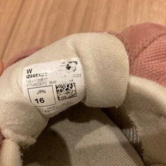 ニューバランス16㎝ピンクの画像