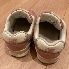 ニューバランス16㎝ピンクの画像