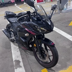 Yamaha YZF R25 ブラックの画像