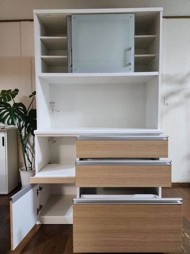 収納キャビネット ガラス扉付き