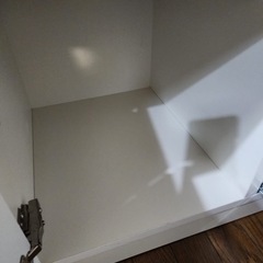 収納キャビネット ガラス扉付きの画像