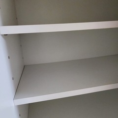 収納キャビネット ガラス扉付きの画像