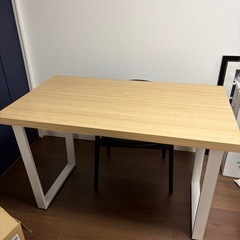 白色デスク・ダイニングテーブルの画像