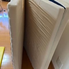 三つ折りマットレスの画像