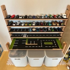 おもちゃ棚の画像