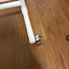 白色おしゃれハンガーラックの画像