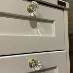 女性らしいデザインが人気の白いドレッサー　定価２３６００円　 スツールもかわいいです♫の画像