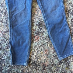 ユニクロ　デニムパンツ　ストレッチありの画像