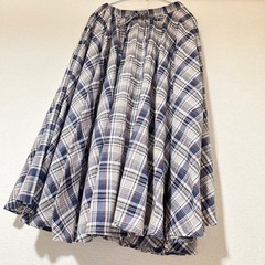 縫い直し少し有りの、2回のみ着用サーキュラースカートの画像