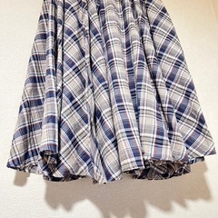 縫い直し少し有りの、2回のみ着用サーキュラースカートの画像