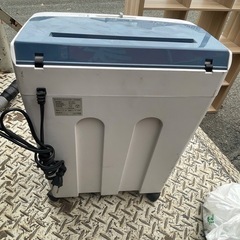 アイリスオーヤマ オートフィードシュレッダー 業務用 自動送り機能 自動細断60枚 クロスカット 静音 ホチキス対応 連続使用20分 ダストボックス13.7L AFS60C ブルーの画像