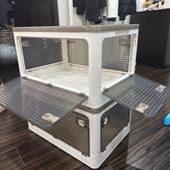 4面折りたたみ式扉の衣装ケース 3つの画像