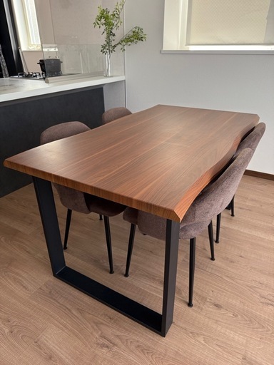 【大幅値下げしました】4人掛け用 ダイニングテーブルセット（テーブル+椅子4脚）