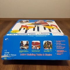 2-IN-1 Building Table & Chairs テーブル&チェアーの画像