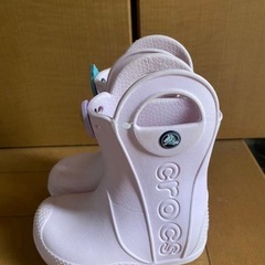 Crocs ピンク 長靴 キャラクター付きの画像