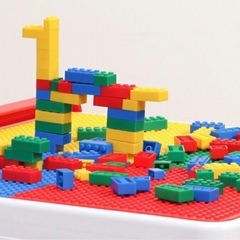 2-IN-1 Building Table & Chairs テーブル&チェアーの画像