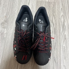 adidasスニーカー バレンタイン限定の画像