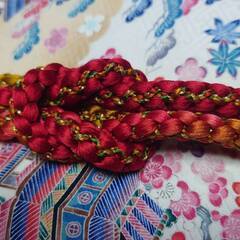 帯締め 振袖 豪華 金 芥子 赤 紅 より房 撚り房 成人式 二十歳 グラデーション 和装小物 金糸 舞台 ステージ 丸組 訪問着 振袖用 発表会の画像