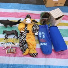 雑貨 置物 日用品 電気製品 ラジコン サッカーブランケットなどジャンクまとめの画像