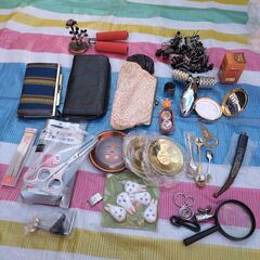 雑貨 置物 日用品 電気製品 ラジコン サッカーブランケットなどジャンクまとめの画像