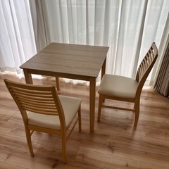 美品✨　ダイニングテーブルセット　チェア2脚　幅75cm ホワイトウォッシュ色 木製 メラミン化粧板 四角 mac75-360-ww 1人用 2人用 コンパクト 省スペース シンプル モダン シャビーシック 食卓 四本脚 北欧風 机の画像