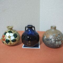 未使用　一輪挿し３点セット　①九谷焼　花柄　椿　②草津　③信楽焼の画像