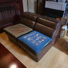 ソファー　三人掛け1個　一人掛け2個の画像