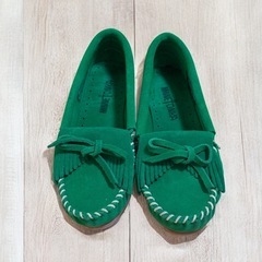 ミネトンカ モカシン シューズ グリーン 23cm 大人かわいい フリンジの画像
