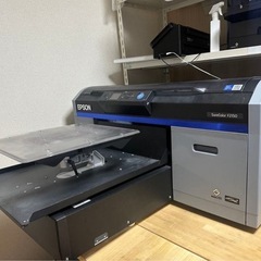 副業やビジネスにパソコン初心者もEpsonSCF2150 ガーメントプリンター　プラテン/インクなどの付属品付きの画像