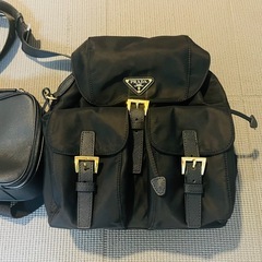 ショルダーバッグとバックパックのセットの画像