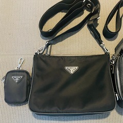 ショルダーバッグとバックパックのセットの画像