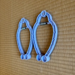 紫色の布団ばさみ 2個セットの画像