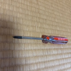 オレンジ色のプラスドライバーの画像