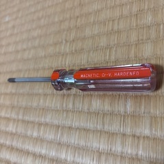 オレンジ色のプラスドライバーの画像