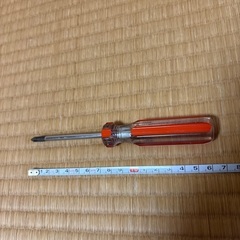 オレンジ色のプラスドライバーの画像