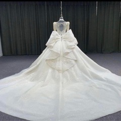 パニエ付き！ウエディングドレス！完全未使用の画像