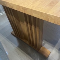 ダイニングテーブルの画像