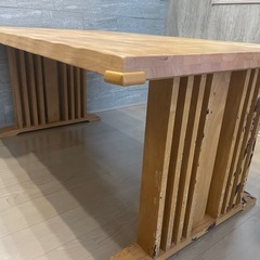 ダイニングテーブルの画像