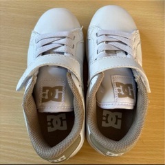 一度のみ使用　キッズ　靴　スニーカー　サイズ18 の画像