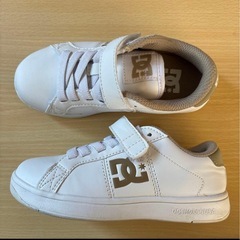 一度のみ使用　キッズ　靴　スニーカー　サイズ18 の画像