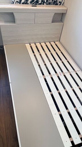 【ニトリ】セミダブルベッド＊すのこ構造／宮・照明・コンセント付き／ホワイト【美品】