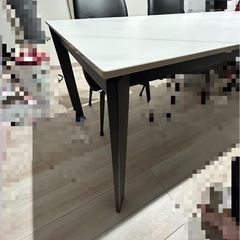 ダイニングテーブルの画像