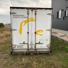 2トン　トラック　箱の画像