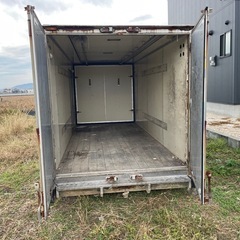 2トン　トラック　箱の画像