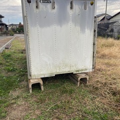 2トン　トラック　箱の画像