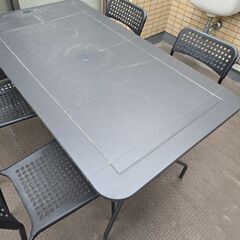 庭用鉄製テーブル及び椅子4脚セットの画像