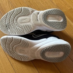 NIKE スニーカー　24.5cmの画像