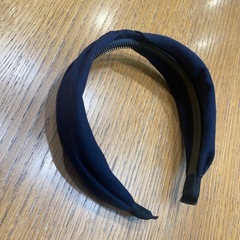 カチューシャ 紺色の画像